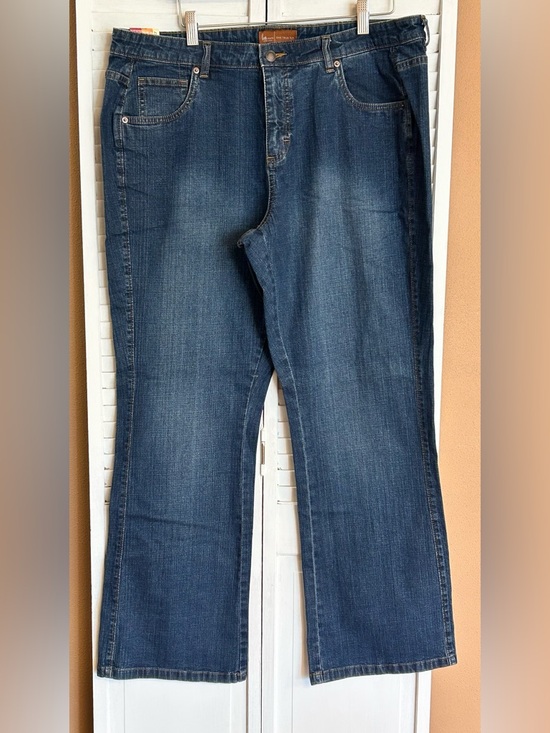 Lee Denim - LEE Lower Rise Slight flare stretch Womens Size 20W NWT slimming blue jeans